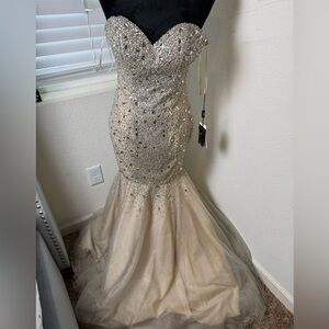 Glamour by Terani Couture Womens Tan Embellished Evening Dress Gown NWT